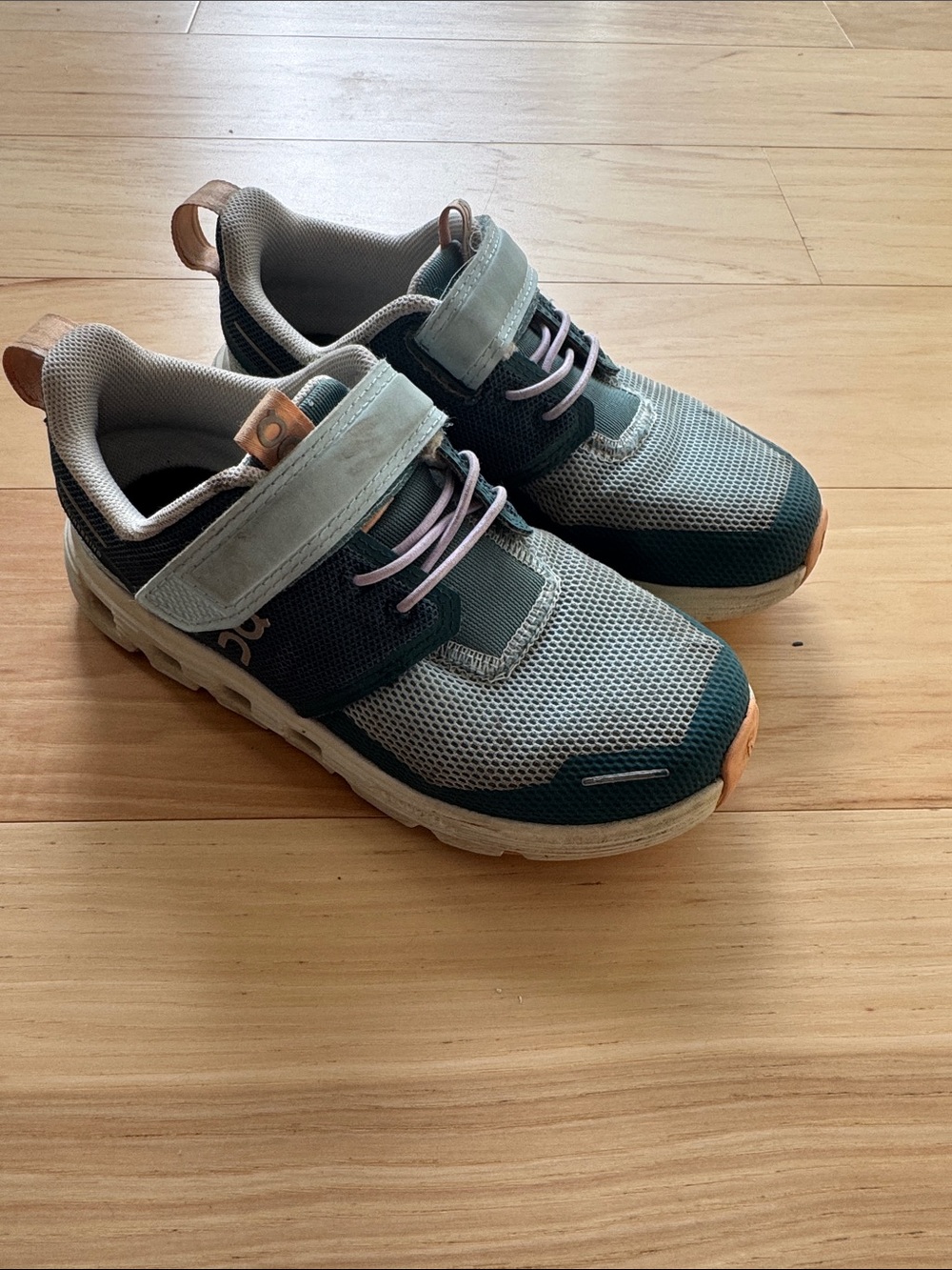 On Running Kids Athletic Sneakers in Green and Gray, size 12